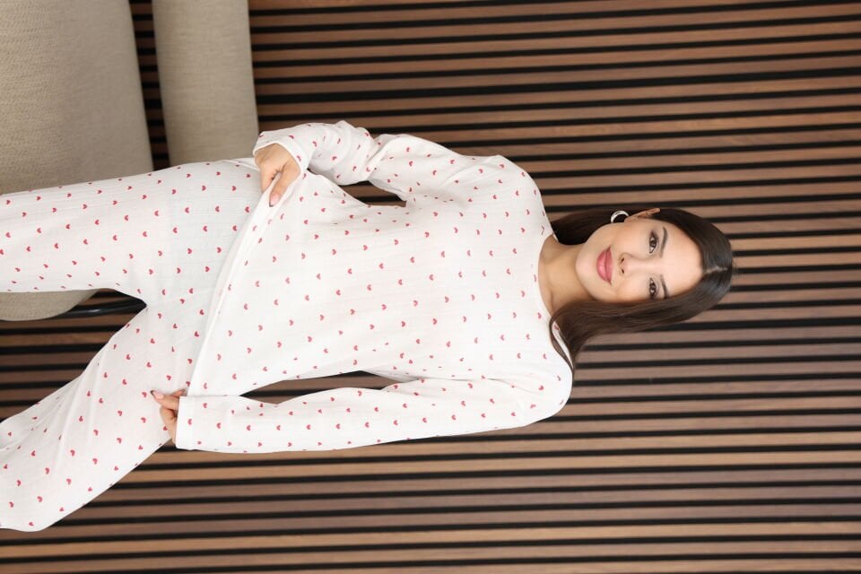 Kadın Kırmızı Kalp Desenli Yumuşak Dokulu Fitilli Kışlık Pamuklu Uzun Kol Rahat Kalıp Şardonlu Pijama Takımı
