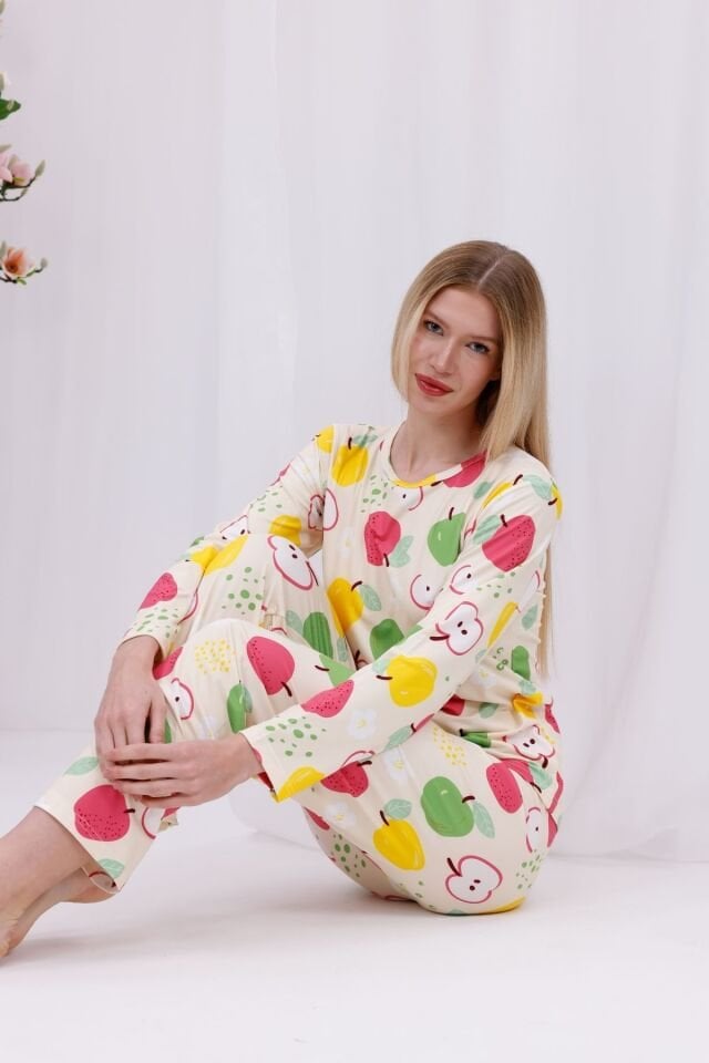Kadın Esnek Örme Kumaşlı Yumuşak Dokulu Nefes Alan Renkli Elma Desenli Uzun Kollu Pijama Takımı