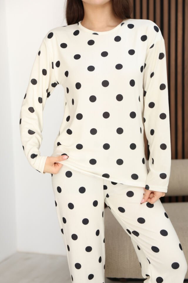 Kadın Beyaz Puantiyeli Yumuşak Dokulu Dökümlü Rahat Kalıp Uzun Kollu Kışlık Termal Pijama Takımı XL