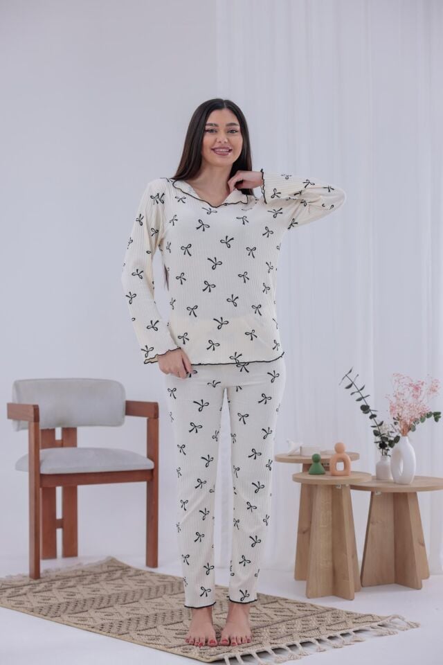 Kadın Kurdele Desenli Ekru Renk Kaşkorse Kumaş Nefes Alır Rahat Kalıp Uzun Kollu Pijama Takımı