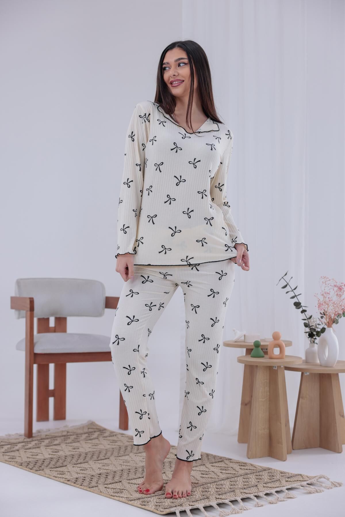 Kurdele Desenli Ekru Renk Kaşkorse Kumaş Nefes Alır Rahat Kalıp Kadın Uzun Kollu Pijama Takımı