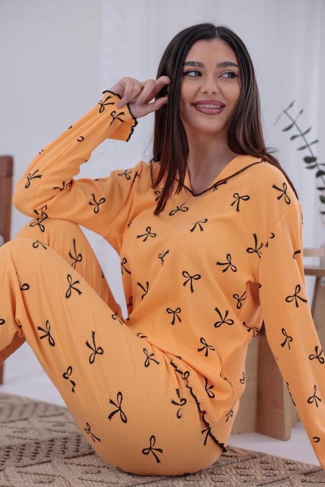 Kadın Kurdele Desenli Turuncu Renk Kaşkorse Kumaş Nefes Alır Rahat Kalıp Uzun Kollu Pijama Takımı M