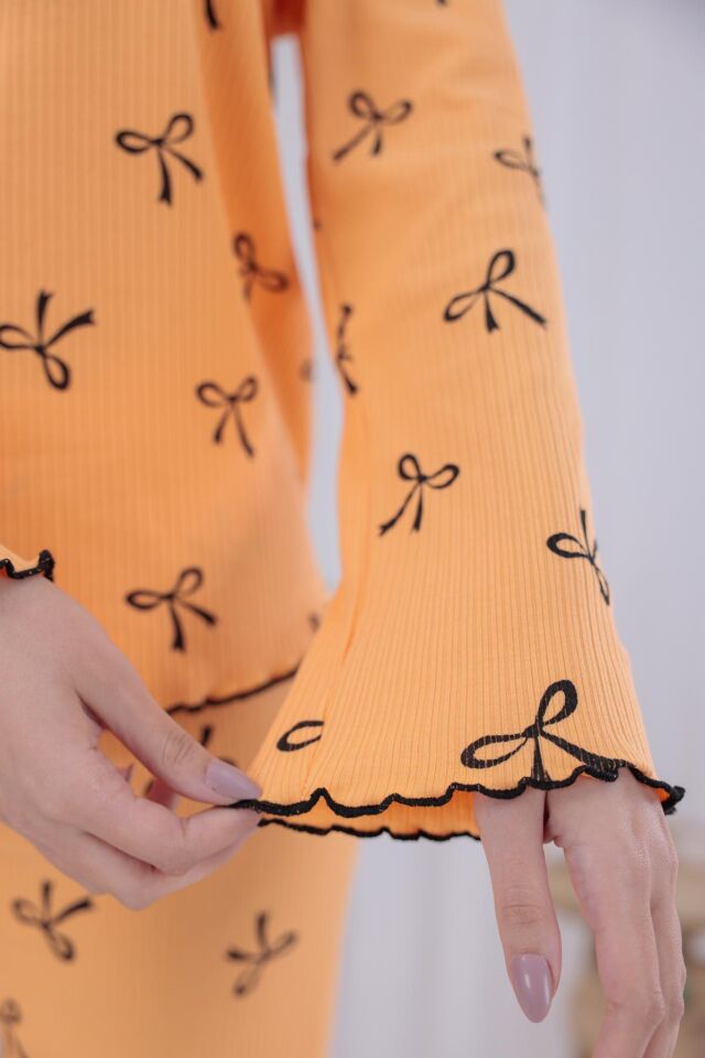 Kadın Kurdele Desenli Turuncu Renk Kaşkorse Kumaş Nefes Alır Rahat Kalıp Uzun Kollu Pijama Takımı M