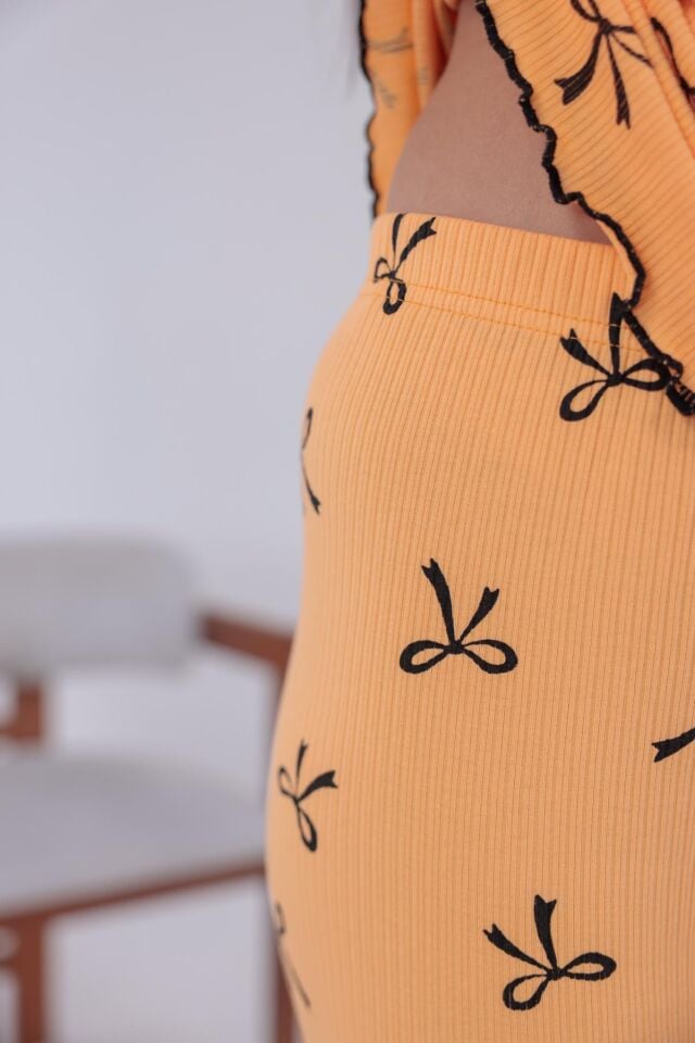 Kadın Kurdele Desenli Turuncu Renk Kaşkorse Kumaş Nefes Alır Rahat Kalıp Uzun Kollu Pijama Takımı M