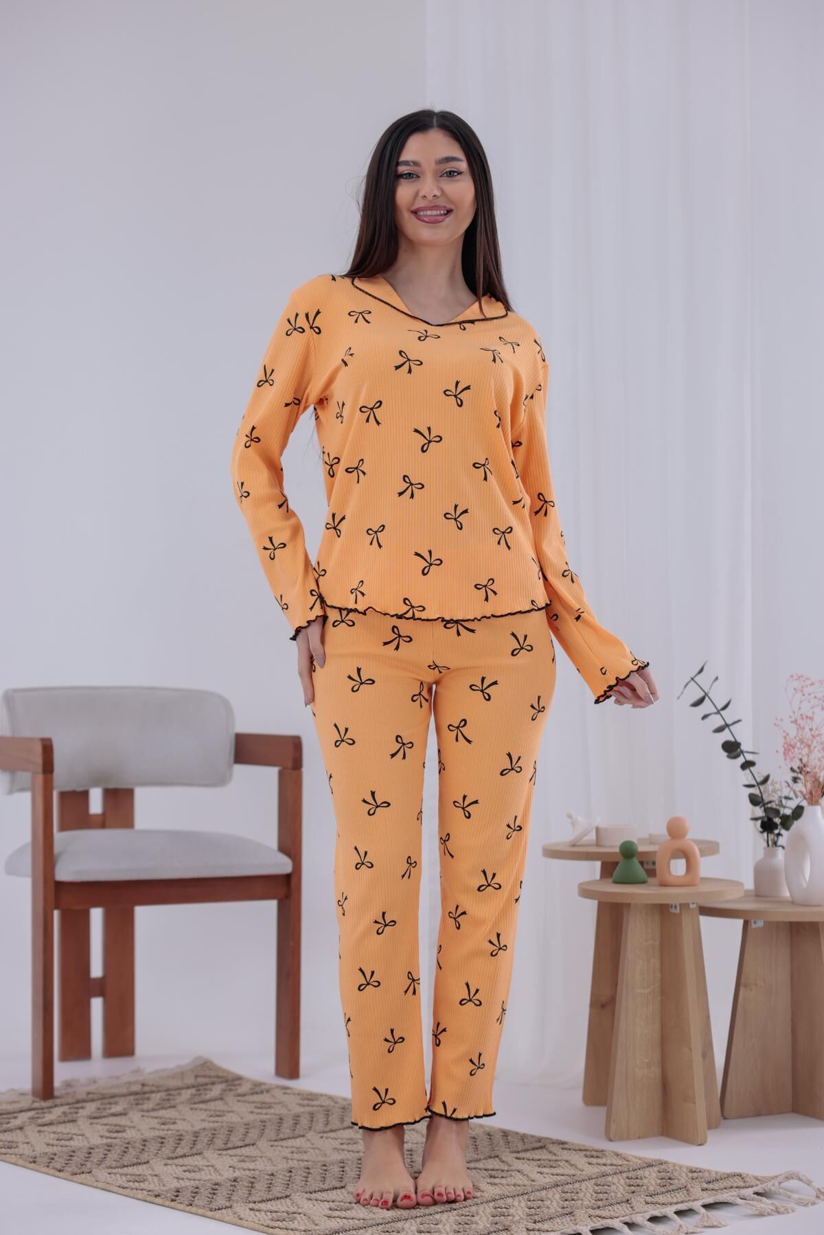 Kadın Kurdele Desenli Turuncu Renk Kaşkorse Kumaş Nefes Alır Rahat Kalıp Uzun Kollu Pijama Takımı M