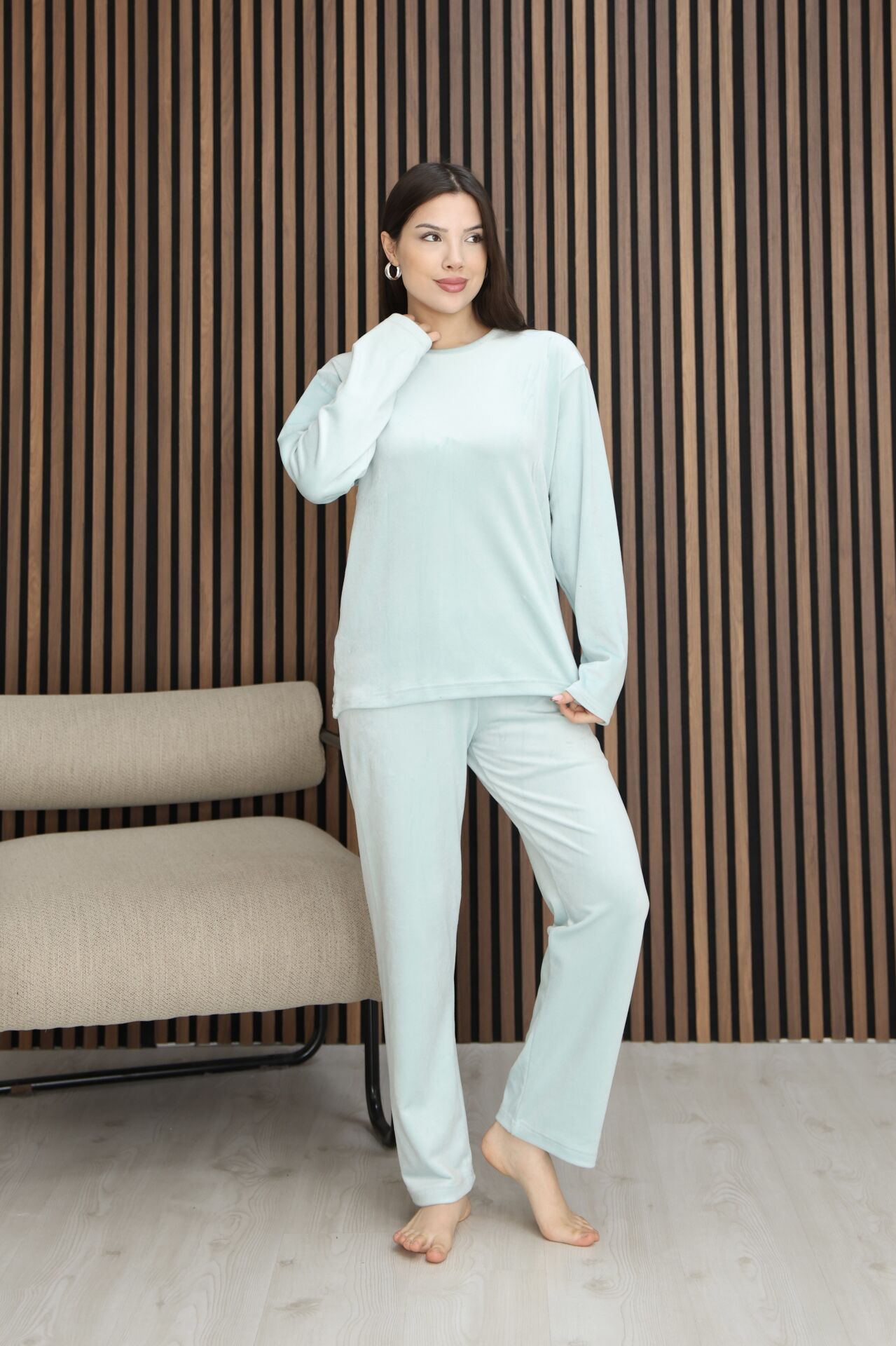 Kışlık Kadın Kadife Pijama Takımı Yumuşak Dokulu Uzun Kollu Rahat Kalıp Pastel Yeşili - M